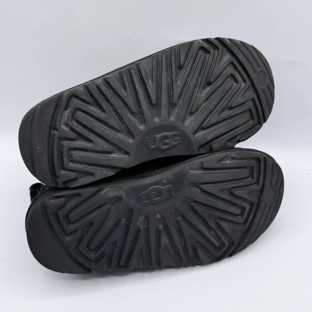 UGG‎ Neumel II / black/ Kids Boot - SZ 1